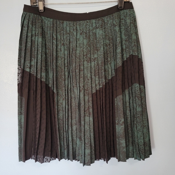 Banana Republic Pleated Skirt Size 4 Green - Picture 1 of 10